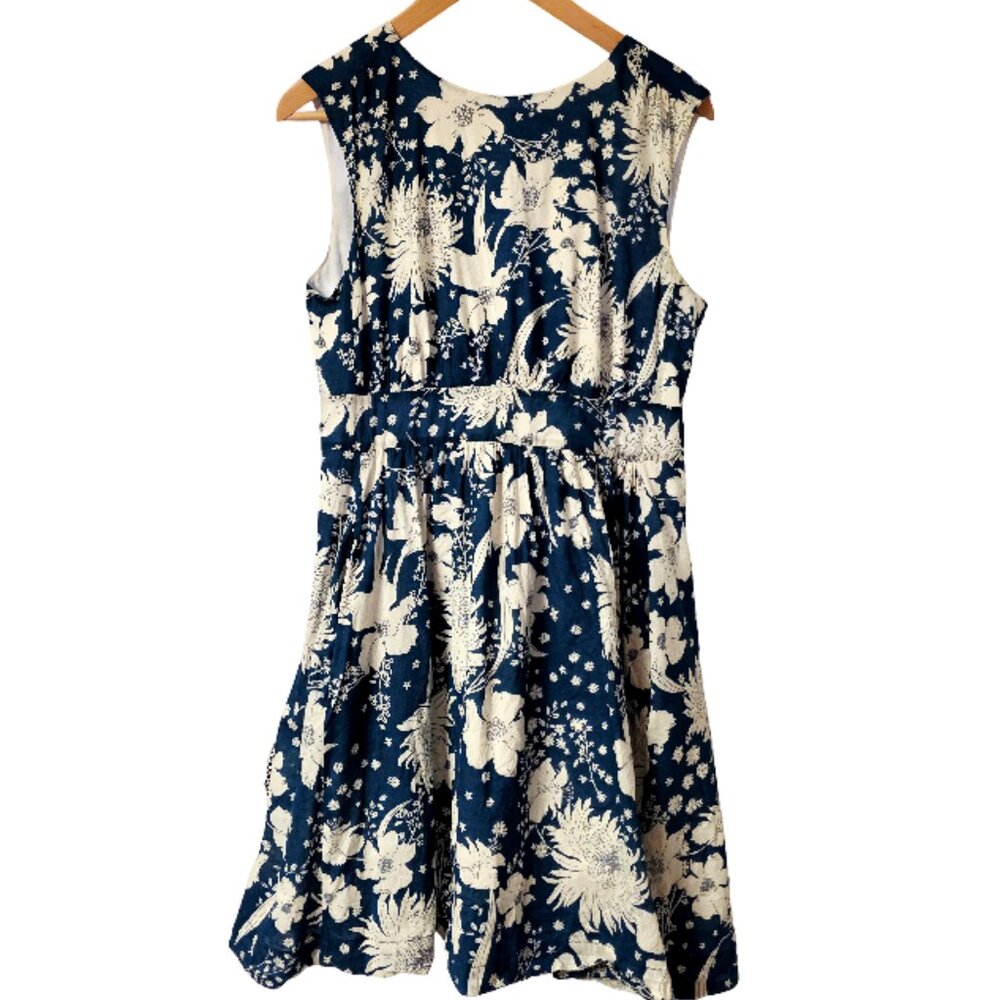 Modcloth Emily And Fin Blue and White Floral Dress Size L